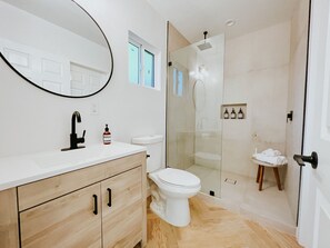 Bathtub, hair dryer, towels, soap - Relaxing 3/2 Rose Bowl, Pasadena, Hiking w Parking (Altadena)