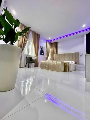 Apartment | Living area | 25-inch Smart TV with cable channels, TV - Harrington court (Lekki)