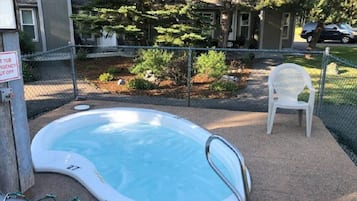 Tina de hidromasaje al aire libre