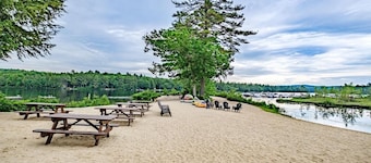 Lakes & Mountain Experience! 4 Seasons Getaway -- 3 Bed Cozy Cabin