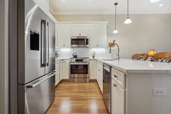 Ofen, Herdplatte, Eiswürfelbereiter