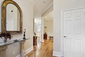 Interior - 10 Palm Villas Court (St Simons Island)
