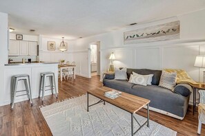 TV, DVD player - One-bedroom sleeps 4 with sleeper sofa, complex has 2 pools, tennis courts, playground, large pond, walking distance to pier village and less than a mile to public beach access. (St Simons Island)