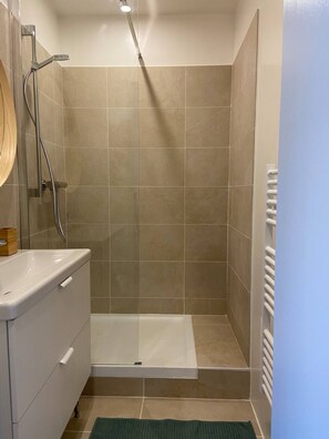 淋浴設備、提供毛巾、番梘、廁紙