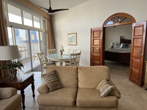 Smart TV - Cupecoy ocean view 2BR condo - pools/private beach (Sint Maarten)