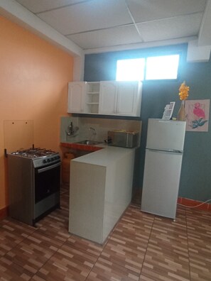 ثلاجة، ميكروويف، فرن، غسالة أطباق