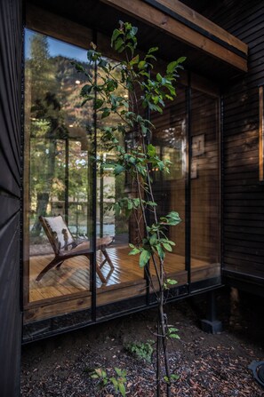 Exterior detail - Stylish cabin in Corralco with Hot Tub in the middle of the native forest. (Malalcahuello)