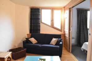 Living area - 300m from shops, 3rd floor, balcony, ski locker, 100m², Méribel (Méribel - Les Allues)