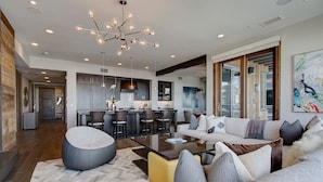 Suite, 3 kamar tidur | Interior