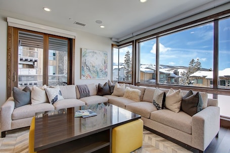 Suite, 3 Bedrooms | Interior