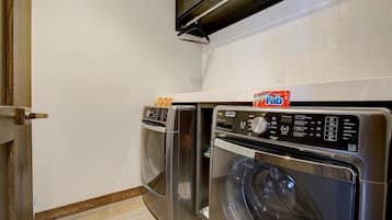 Suite, 3 Bedrooms | Interior