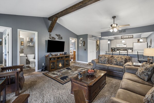 Condo, Multiple Beds, Kitchen, Golf View (Penthouse Lodge) | Interior