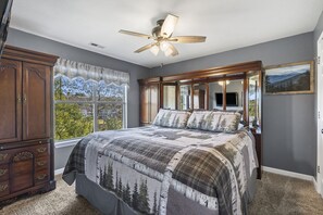 Condo, Multiple Beds, Kitchen, Golf View (Penthouse Lodge) | 2 bedrooms, individually decorated, individually furnished, bed sheets