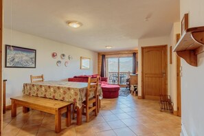 Interior - Floor -2, view mountain, swimming pool, balcony, tv, ski locker, 70m², Les Arcs (Bourg-Saint-Maurice)