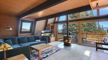 Cabin, Multiple Beds, Balcony, Mountain View | Interior