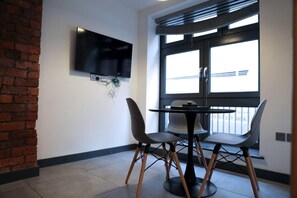 Apartment, 2 Queen Beds | Dining - Immaculate 2-bed House in Manchester (Manchester)