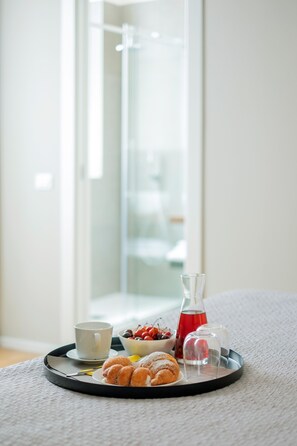 Doppelzimmer | Betten mit Memory-Foam-Matratzen, Verdunkelungsvorhänge