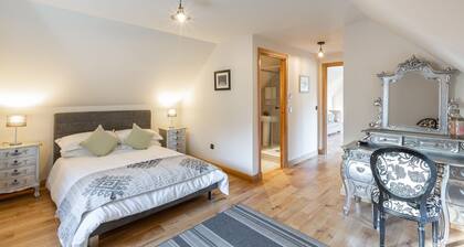 The Stables - near St Andrews Sleeps 10