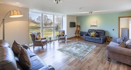The Stables - near St Andrews Sleeps 10