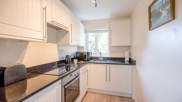 Microwave, oven, stovetop, cookware/dishes/utensils