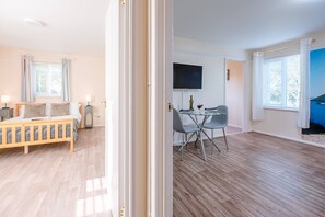 1 dormitorio y espacio para trabajar con un portátil