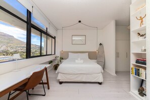 Basic Studio, 1 Queen Bed with Sofa bed | Laptop workspace, iron/ironing board, bed sheets - Boho Chic Studio Apartment in Cape Town (Cape Town)