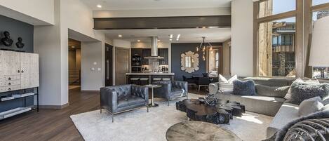Suite, 4 Schlafzimmer | Wohnbereich