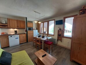 Interior - 100m from ski slopes, 1st floor, view mountain, balcony, tv, ski locker, 45m², Montchavin La Plagne (Bellentre)