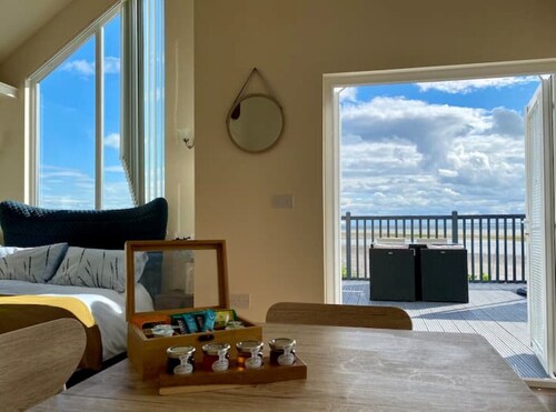 Stunning Studio House with Panoramic Sea View