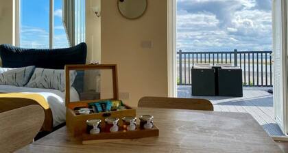 Stunning Studio House with Panoramic Sea View