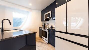 Fridge, microwave, oven, stovetop