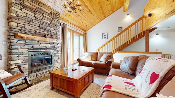 Condo, 2 Bedrooms | Living area | Smart TV