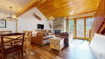 Condo, 2 Bedrooms | Living area | Smart TV