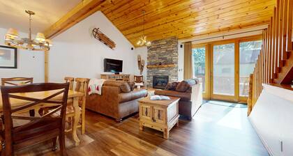 Mammoth Sierra Townhomes #18 2 Bedroom Condo by RedAwning