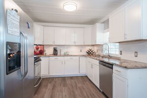 House, Multiple Beds, Kitchen | Private kitchen | Fridge, microwave, oven, stovetop