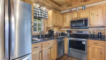 Cabin, Multiple Beds, Hot Tub, Mountain View (Chubby & Cubby's Den) | Private kitchen | Fridge, microwave, oven, stovetop