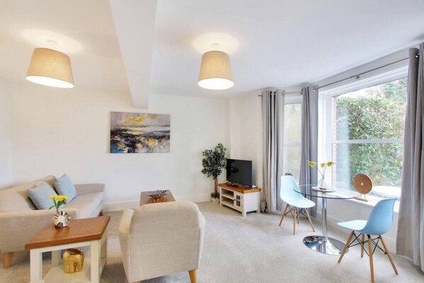 Apartment, 1 Queen Bed | Interior