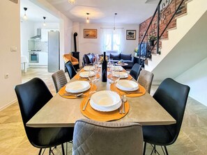Villa (Three Bedroom Villa with Swimming Poo) | Matsal