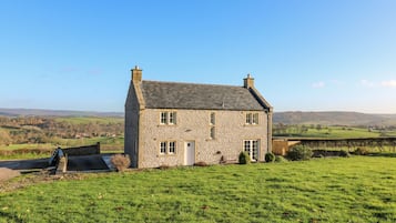 Cottage | Property grounds