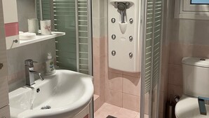تجهيزات دش، مجففات شعر، مناشف، صابون