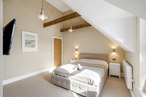 3 slaapkamers, een strijkplank/strijkijzer, wifi, beddengoed