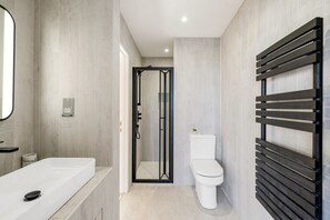 تجهيزات دش، مجففات شعر، مناشف