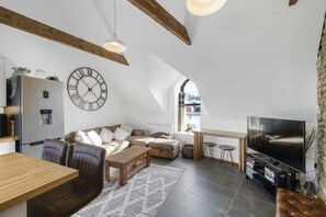 Fernseher, Kamin, DVD-Player, Arbeitsbereiche
