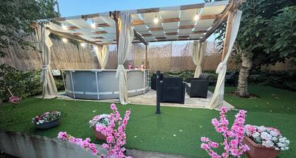 The pink corner is a facility located in a small town a few kilometers from the sea