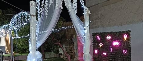 المنطقة المحيطة بالمنشأة