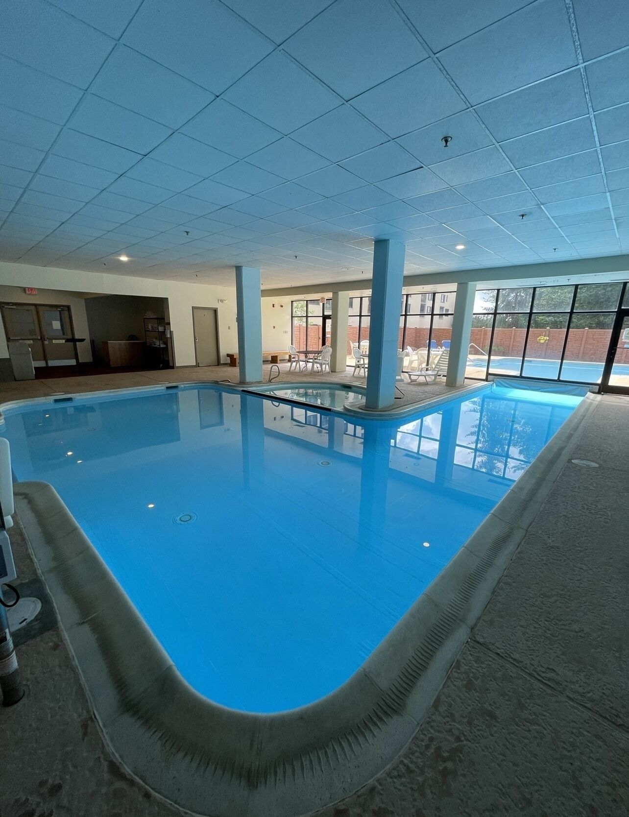 Piscina interna, piscina externa