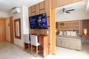 1 bedroom, in-room safe, desk, free WiFi