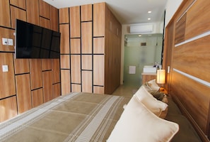 1 bedroom, in-room safe, desk, free WiFi