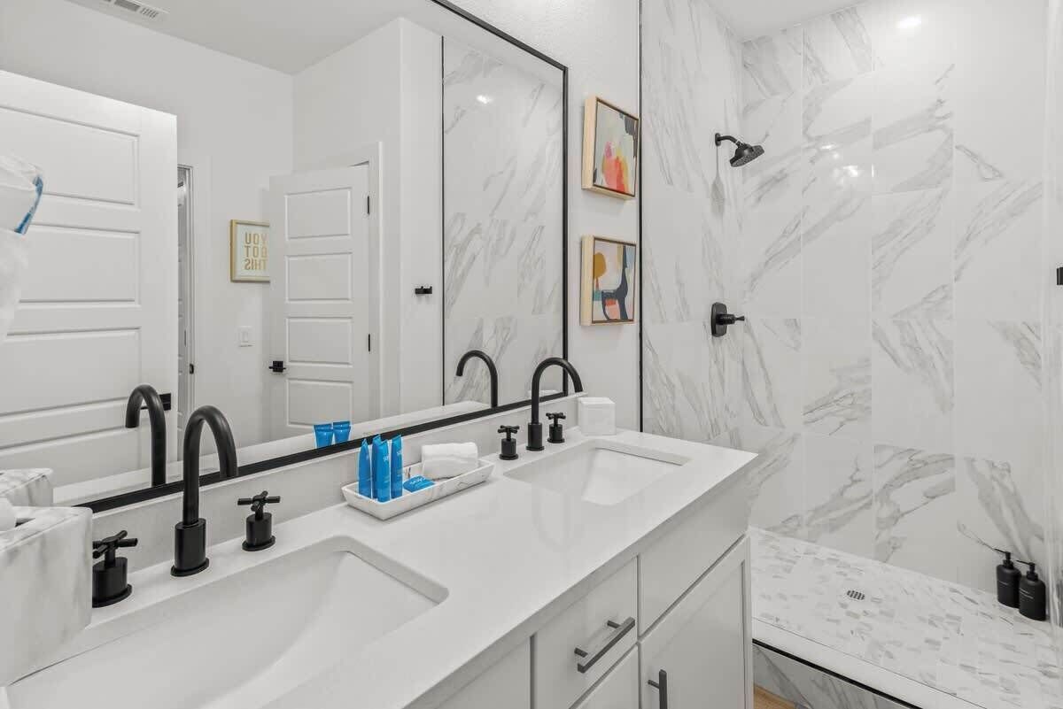 Bathtub, hair dryer, towels, shampoo