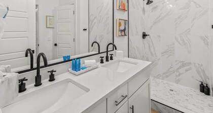 Art-Lover’s Suite - Minutes to Crystal Bridges